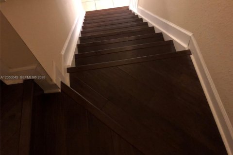 Touwnhouse à vendre à Miami, Floride: 5 chambres, 214.79 m2 № 2186948 - photo 15