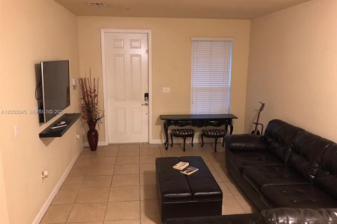 Touwnhouse à vendre à Miami, Floride: 5 chambres, 214.79 m2 № 2186948 - photo 13