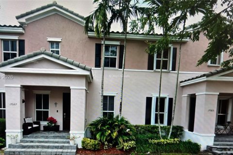Touwnhouse à Miami, Floride 5 chambres, 214.79 m2 № 2186948