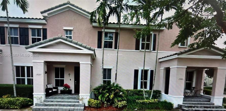 Touwnhouse à Miami, Floride 5 chambres, 214.79 m2 № 2186948