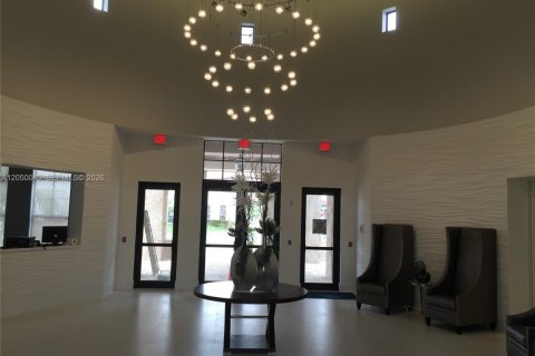Touwnhouse à vendre à Miami, Floride: 5 chambres, 214.79 m2 № 2186948 - photo 30