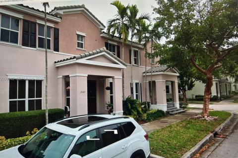 Touwnhouse à vendre à Miami, Floride: 5 chambres, 214.79 m2 № 2186948 - photo 2