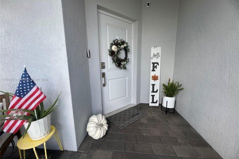 Townhouse in Homestead, Florida 3 bedrooms, 149.76 sq.m. № 1921790 - photo 2