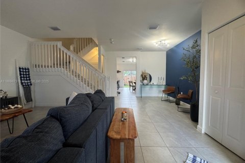 Townhouse in Homestead, Florida 3 bedrooms, 149.76 sq.m. № 1921790 - photo 3