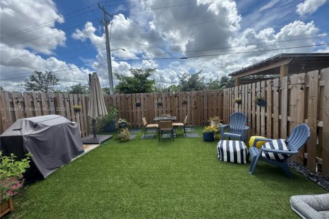 Townhouse in Homestead, Florida 3 bedrooms, 149.76 sq.m. № 1921790 - photo 13