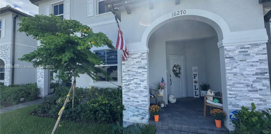 Townhouse in Homestead, Florida 3 bedrooms, 149.76 sq.m. № 1921790