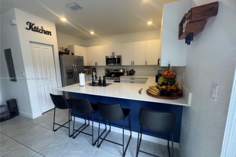 Townhouse in Homestead, Florida 3 bedrooms, 149.76 sq.m. № 1921790 - photo 7