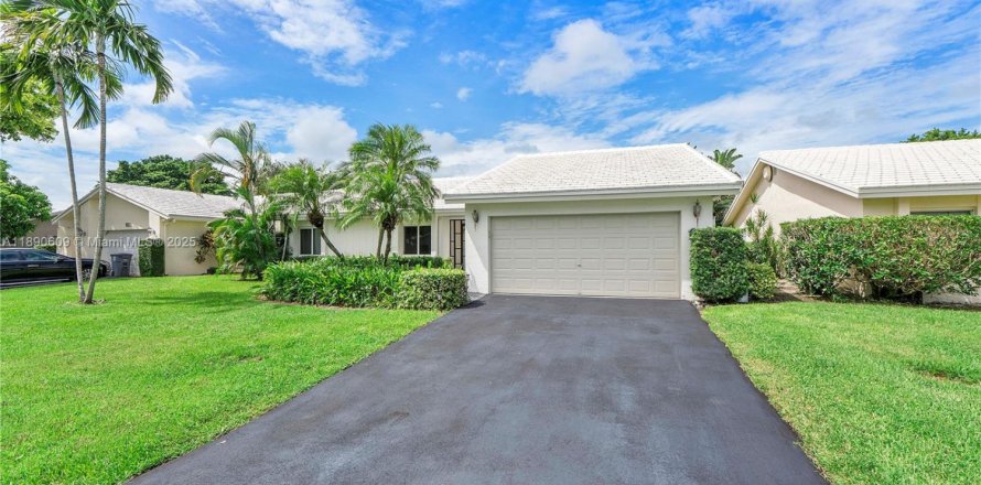 House in Boca Raton, Florida 3 bedrooms, 154.03 sq.m. № 1945181