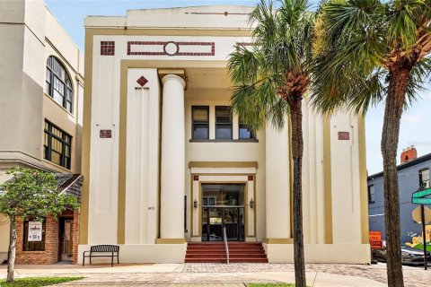 Commercial property in Leesburg, Florida 970.74 sq.m. № 2237720