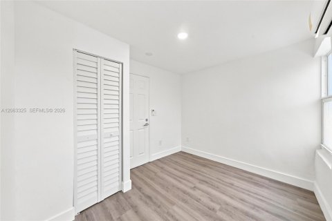 Appartement à louer à Miami, Floride: 3 chambres, 216.46 m2 № 2265558 - photo 14