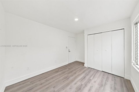 Appartement à louer à Miami, Floride: 3 chambres, 216.46 m2 № 2265558 - photo 16