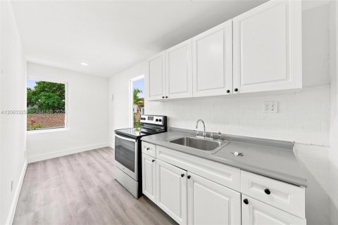 Appartement à louer à Miami, Floride: 3 chambres, 216.46 m2 № 2265558 - photo 10
