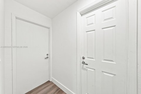 Appartement à louer à Miami, Floride: 3 chambres, 216.46 m2 № 2265558 - photo 12