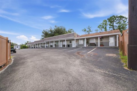 Hotel in Zephyrhills, Florida 469.71 sq.m. № 2197037 - photo 9