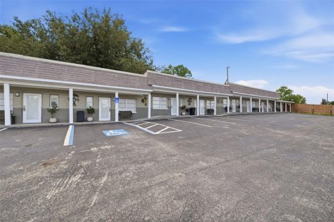 Hotel in Zephyrhills, Florida 469.71 sq.m. № 2197037 - photo 2