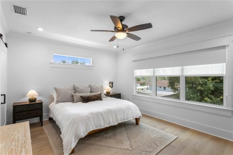 House in Tampa, Florida 4 bedrooms, 225.38 sq.m. № 2228300 - photo 24