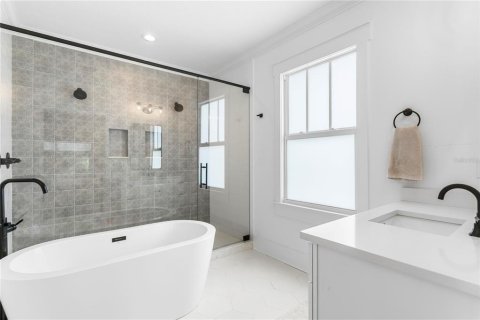 House in Tampa, Florida 4 bedrooms, 225.38 sq.m. № 2228300 - photo 29