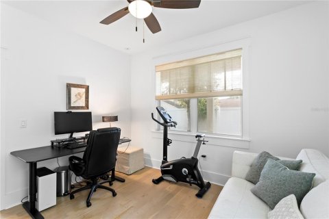 House in Tampa, Florida 4 bedrooms, 225.38 sq.m. № 2228300 - photo 20