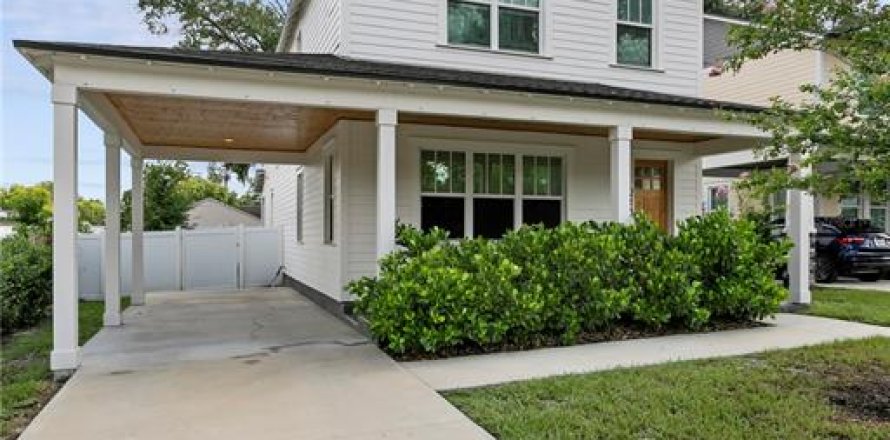House in Tampa, Florida 4 bedrooms, 225.38 sq.m. № 2228300