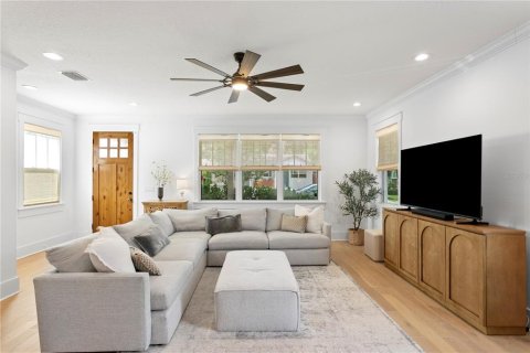 House in Tampa, Florida 4 bedrooms, 225.38 sq.m. № 2228300 - photo 7