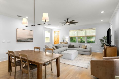 House in Tampa, Florida 4 bedrooms, 225.38 sq.m. № 2228300 - photo 12