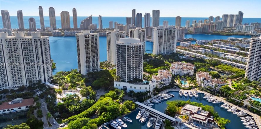 Кондоминиум с 3 спальнями в Авентура, Флорида № 1997776