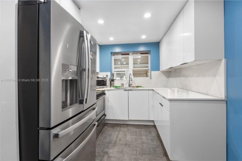 Villa ou maison à vendre à Miami, Floride: 3 chambres, 127.46 m2 № 1861581 - photo 16