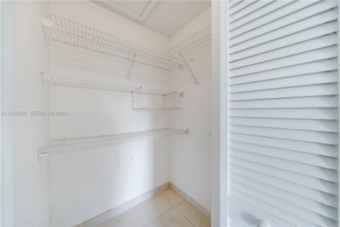 Apartment in Miami, Florida 1 bedroom, 53.79 sq.m. № 1994003 - photo 13
