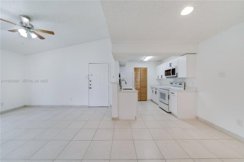 Apartment in Miami, Florida 1 bedroom, 53.79 sq.m. № 1994003 - photo 1