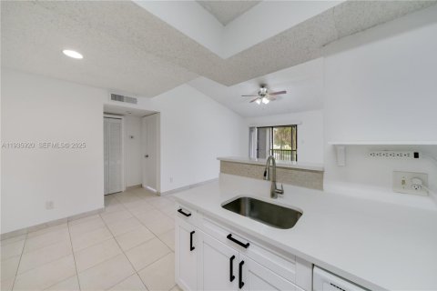 Apartment in Miami, Florida 1 bedroom, 53.79 sq.m. № 1994003 - photo 9