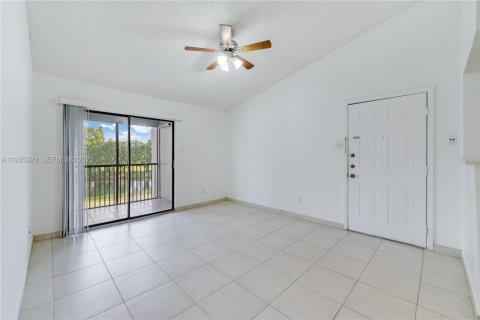 Apartment in Miami, Florida 1 bedroom, 53.79 sq.m. № 1994003 - photo 2