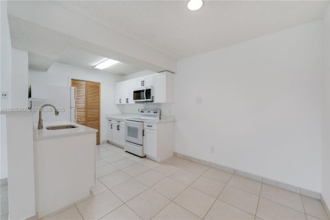 Apartment in Miami, Florida 1 bedroom, 53.79 sq.m. № 1994003 - photo 8