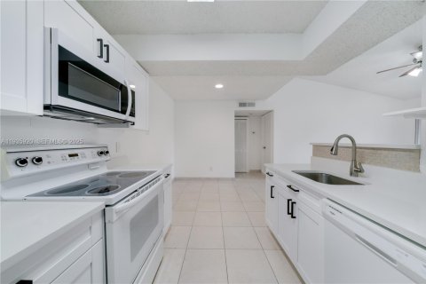 Apartment in Miami, Florida 1 bedroom, 53.79 sq.m. № 1994003 - photo 5