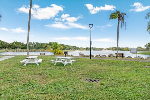 Apartment in Miami, Florida 1 bedroom, 53.79 sq.m. № 1994003 - photo 18