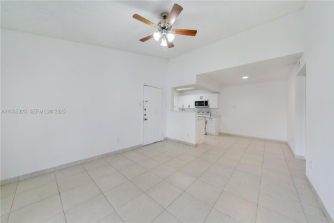 Apartment in Miami, Florida 1 bedroom, 53.79 sq.m. № 1994003 - photo 7