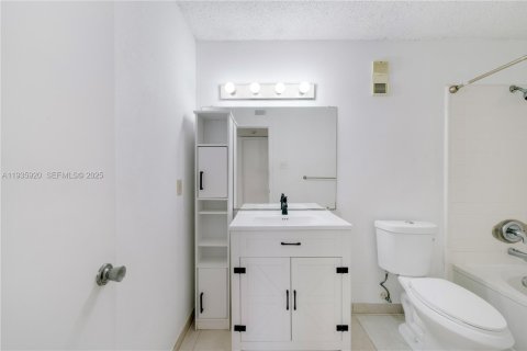 Apartment in Miami, Florida 1 bedroom, 53.79 sq.m. № 1994003 - photo 11