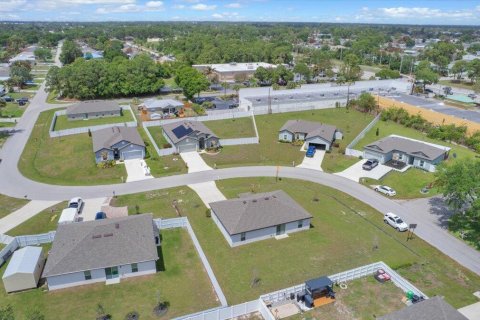 House in Port St. Lucie, Florida 3 bedrooms, 117.8 sq.m. № 2185263 - photo 12