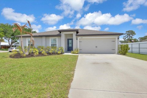 House in Port St. Lucie, Florida 3 bedrooms, 117.8 sq.m. № 2185263 - photo 13