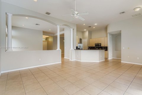 Villa ou maison à vendre à Miramar, Floride: 4 chambres, 236.99 m2 № 1947346 - photo 14