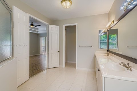 Villa ou maison à vendre à Miramar, Floride: 4 chambres, 236.99 m2 № 1947346 - photo 19