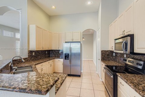 Villa ou maison à vendre à Miramar, Floride: 4 chambres, 236.99 m2 № 1947346 - photo 11