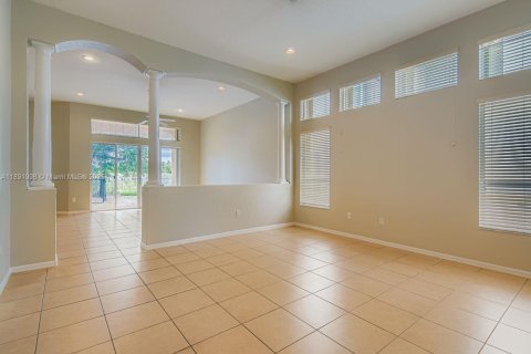 Villa ou maison à vendre à Miramar, Floride: 4 chambres, 236.99 m2 № 1947346 - photo 5