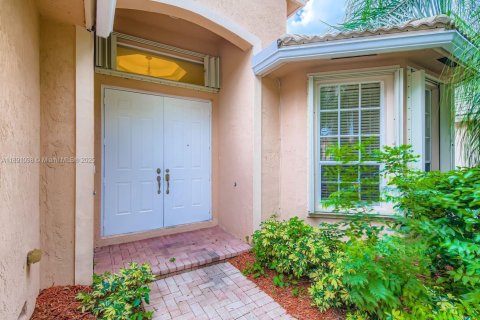 Villa ou maison à vendre à Miramar, Floride: 4 chambres, 236.99 m2 № 1947346 - photo 3