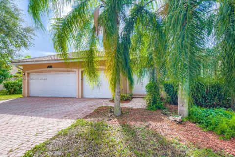 Villa ou maison à vendre à Miramar, Floride: 4 chambres, 236.99 m2 № 1947346 - photo 2