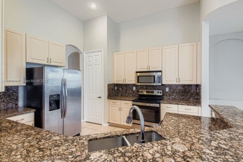 Villa ou maison à vendre à Miramar, Floride: 4 chambres, 236.99 m2 № 1947346 - photo 10