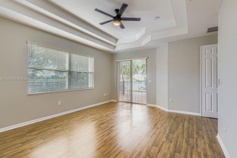 Villa ou maison à vendre à Miramar, Floride: 4 chambres, 236.99 m2 № 1947346 - photo 16