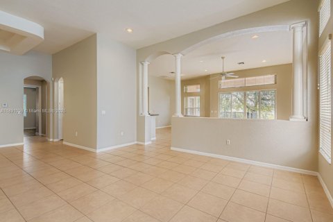 Villa ou maison à vendre à Miramar, Floride: 4 chambres, 236.99 m2 № 1947346 - photo 6