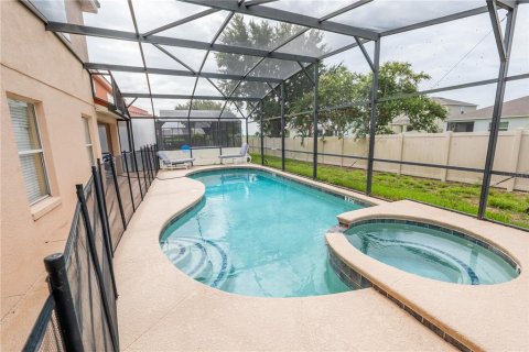 House in Davenport, Florida 5 bedrooms, 195.65 sq.m. № 1844523 - photo 13