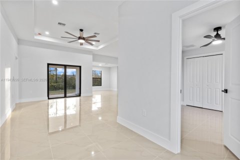 Villa ou maison à louer à Lehigh Acres, Floride: 4 chambres, 162.49 m2 № 1999310 - photo 5