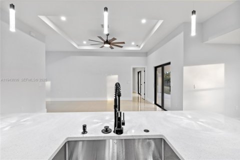 Villa ou maison à louer à Lehigh Acres, Floride: 4 chambres, 162.49 m2 № 1999310 - photo 15